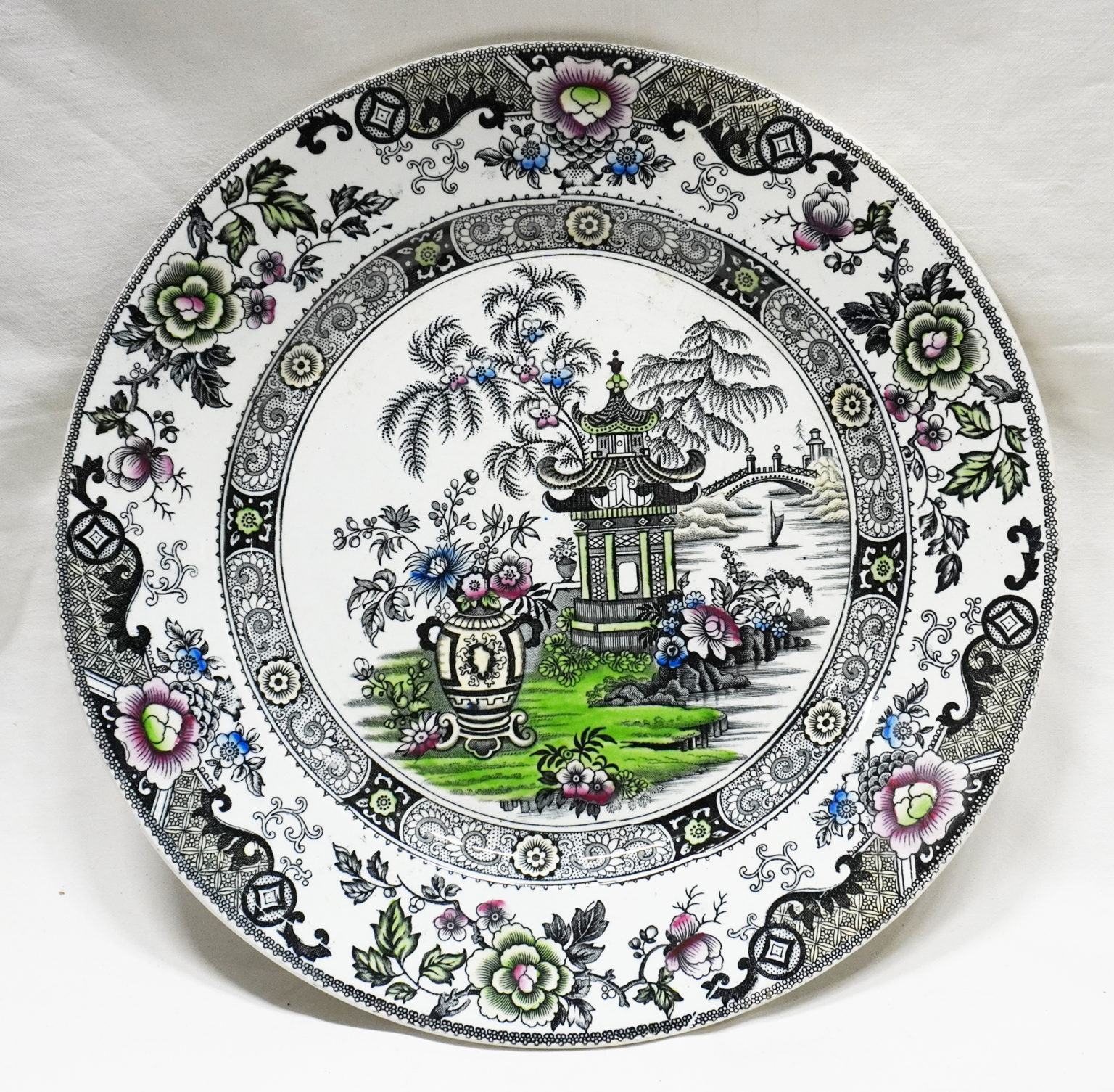 Plat en faïence de C&M milieu XIXème décor couleur Willow Pattern ...